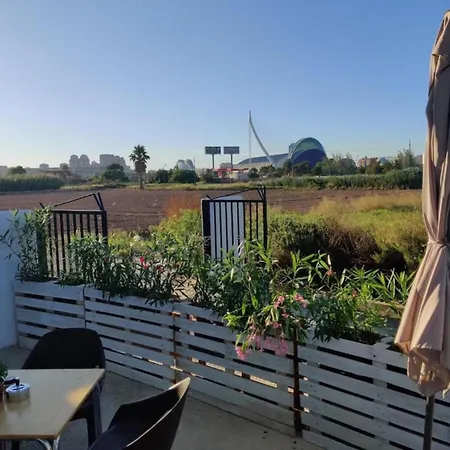 Relaxing House Overlooking Beautiful Of Arts Apartment